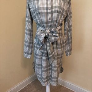 Beautiful dress that goes from summer to fall.